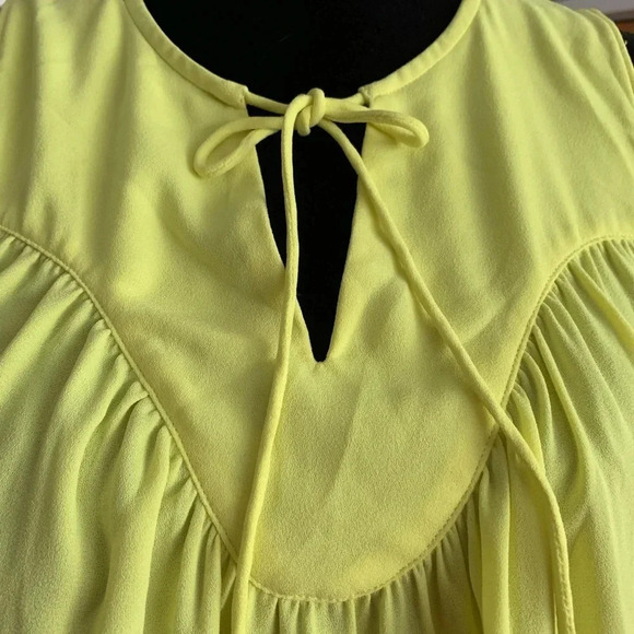GAP Sleeveless Semi Sheer Blouse - Picture 2 of 5